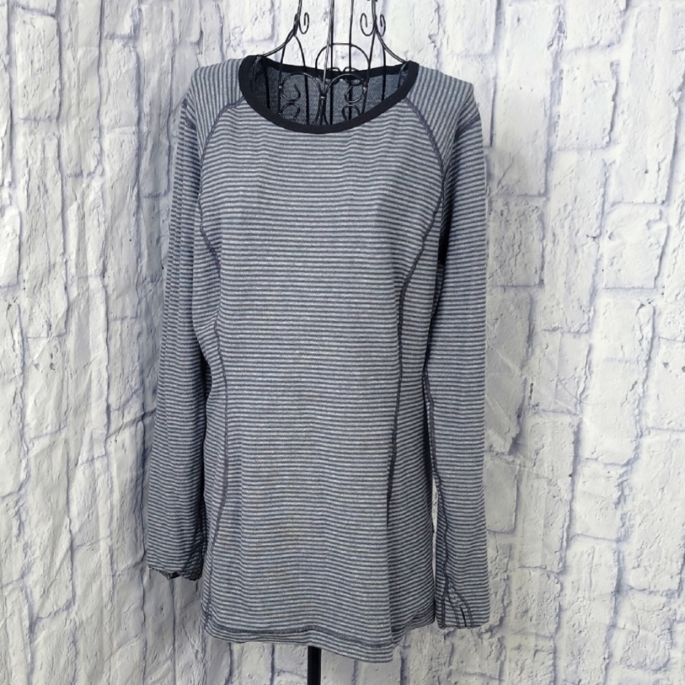 Lululemon Athletica Gray‎ and Black Long Sleeve Tee